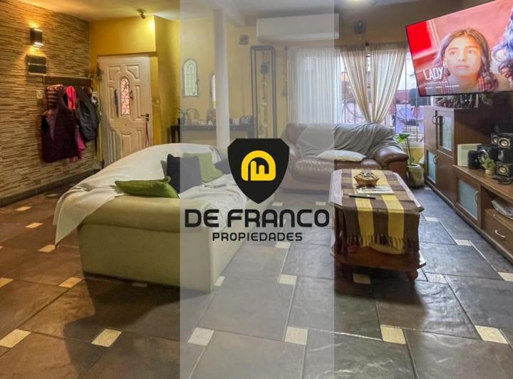 Casa · 214m² · 5 Ambientes · 1 Cochera