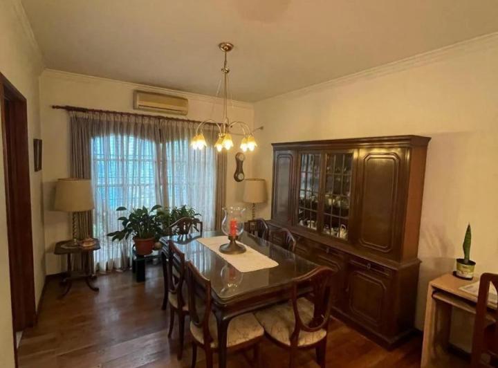 Casa · 200m² · 6 Ambientes · 2 Cocheras