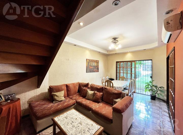 Casa · 300m² · 6 Ambientes · 4 Cocheras