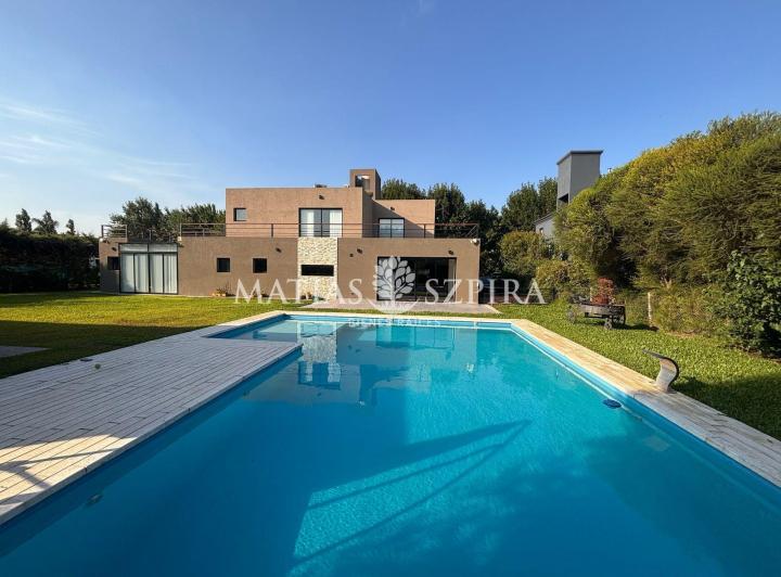Casa · 405m² · 7 Ambientes · 7 Cocheras