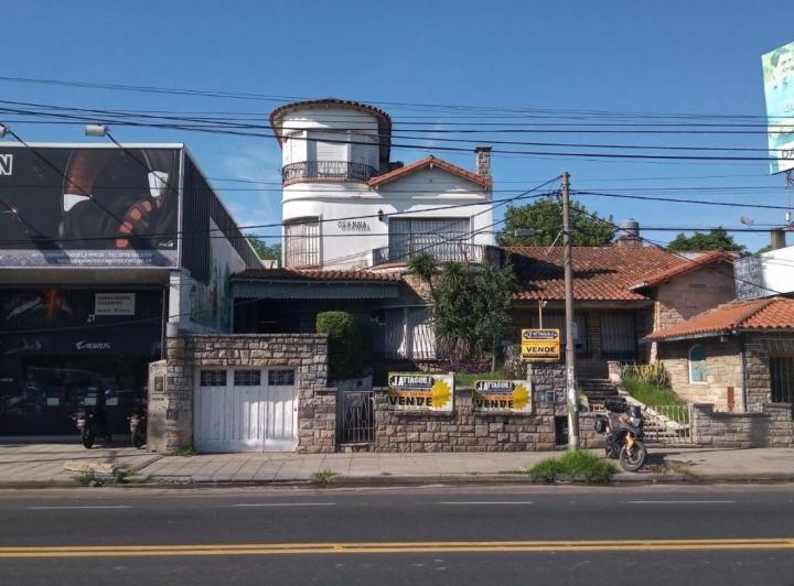 Casa · 306m² · 7 Ambientes · 1 Cochera