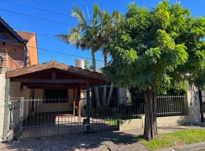 Casa · 140m² · 4 Ambientes · 1 Cochera