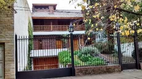 Casa · 293m² · 6 Ambientes · 1 Cochera