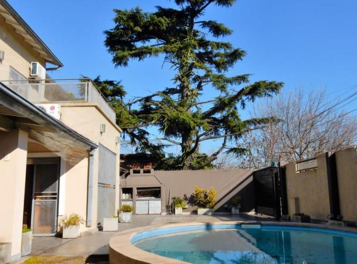 Casa · 371m² · 6 Ambientes · 3 Cocheras