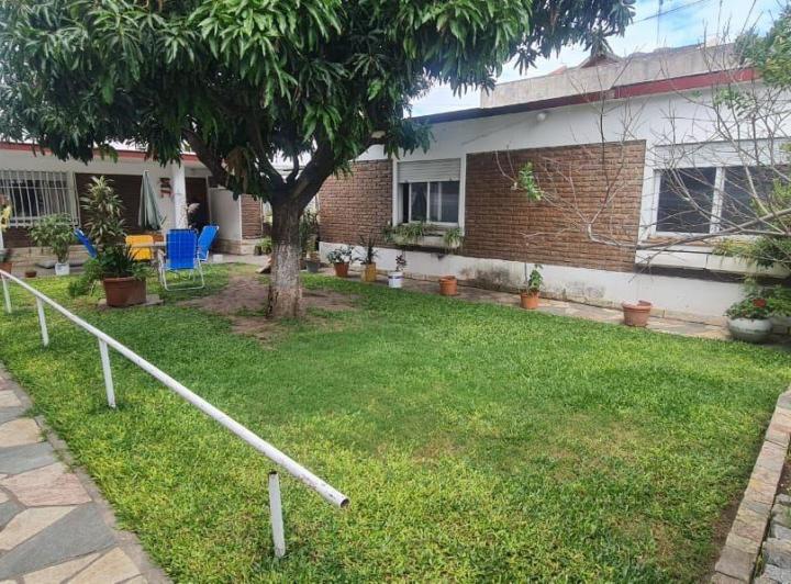 Casa · 185m² · 4 Ambientes · 2 Cocheras