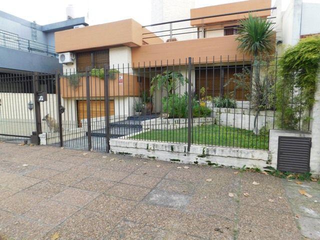 Casa · 250m² · 4 Ambientes · 2 Cocheras