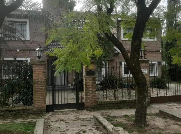 Casa · 278m² · 5 Ambientes · 3 Cocheras