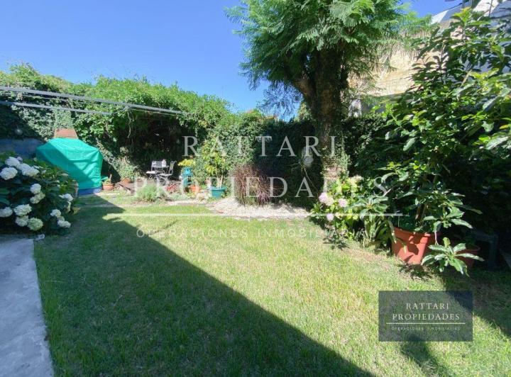 Casa · 230m² · 5 Ambientes · 1 Cochera