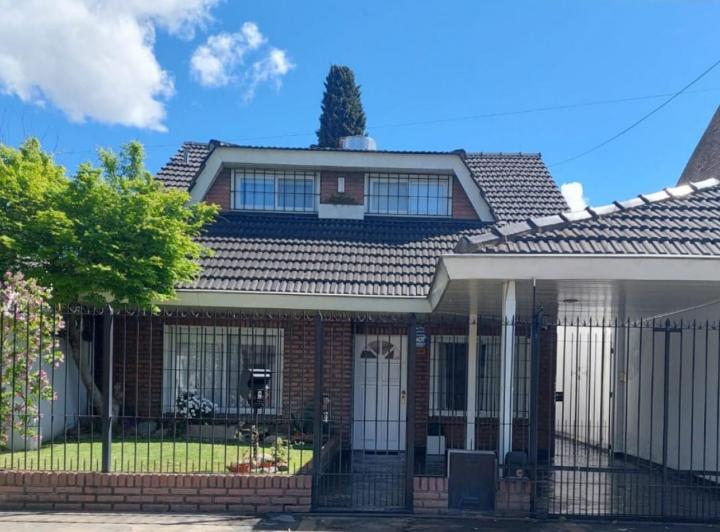 Casa · 140m² · 5 Ambientes · 1 Cochera