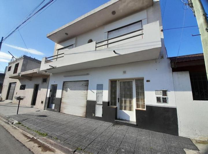 Casa · 210m² · 6 Ambientes · 1 Cochera