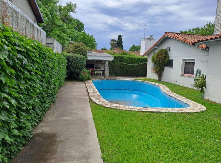 Casa · 320m² · 7 Ambientes · 3 Cocheras