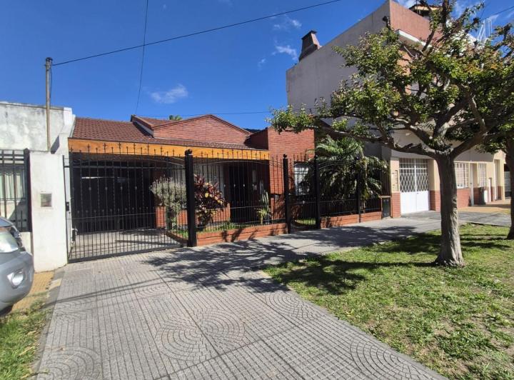 Casa · 333m² · 3 Ambientes · 3 Cocheras
