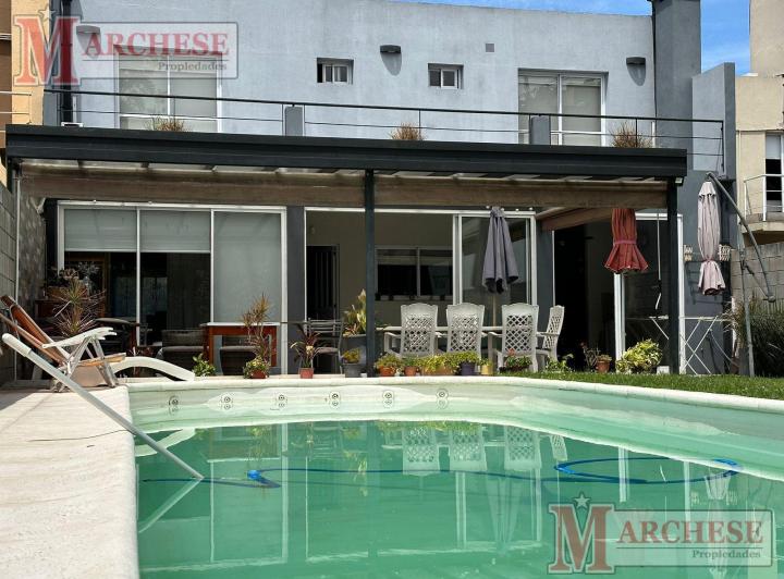Casa · 180m² · 4 Ambientes · 2 Cocheras
