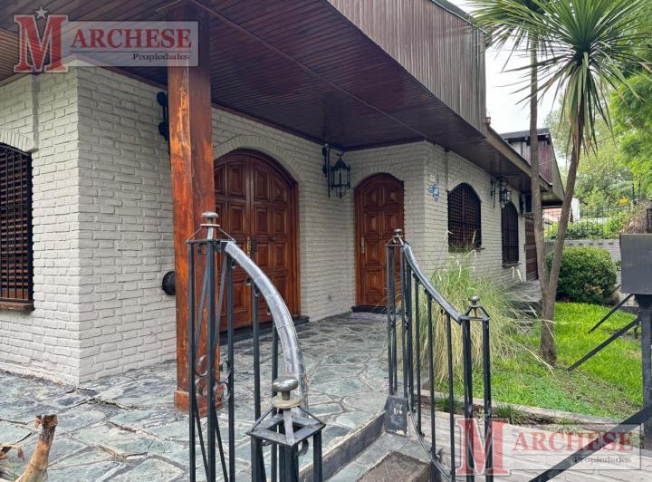 Casa · 200m² · 5 Ambientes · 1 Cochera