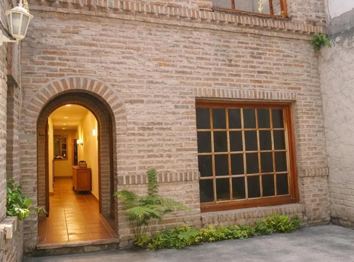 Casa · 220m² · 4 Ambientes · 1 Cochera