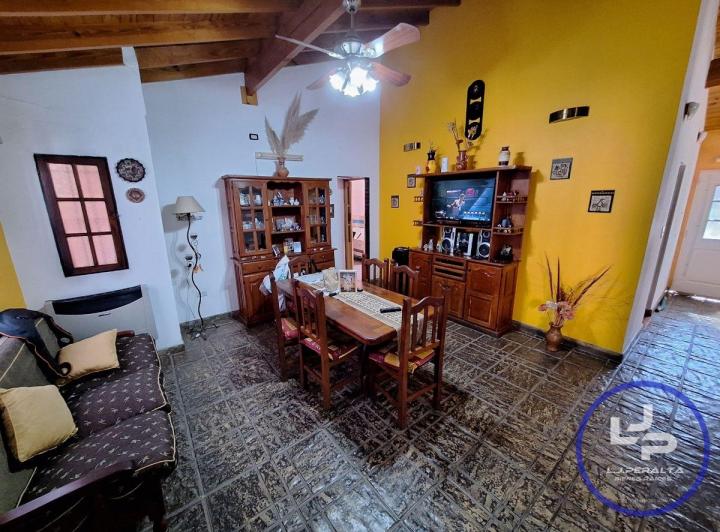 Casa · 164m² · 4 Ambientes · 2 Cocheras