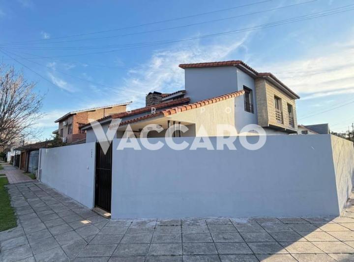 Casa · 203m² · 4 Ambientes · 2 Cocheras