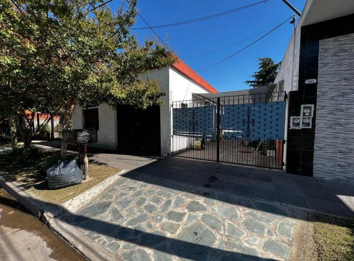 Casa · 320m² · 3 Ambientes · 2 Cocheras