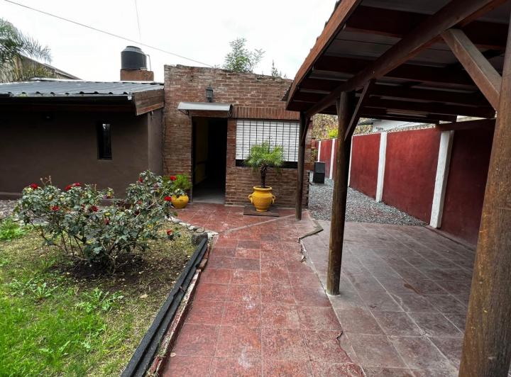 Casa · 100m² · 4 Ambientes · 2 Cocheras