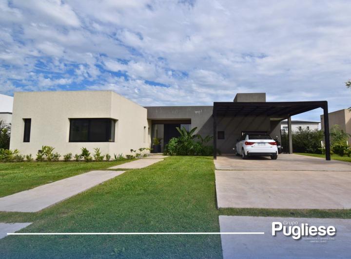 Casa · 200m² · 5 Ambientes · 2 Cocheras