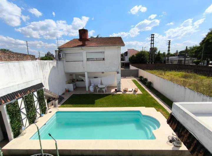Casa · 150m² · 4 Ambientes · 3 Cocheras