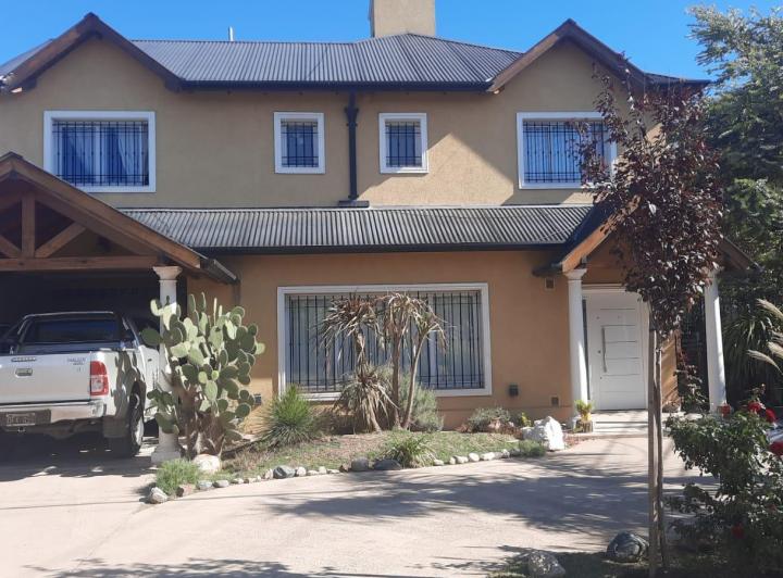 Casa · 302m² · 5 Ambientes · 2 Cocheras