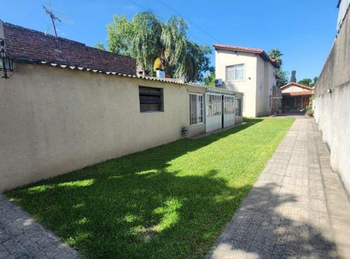 Casa · 280m² · 6 Ambientes · 3 Cocheras