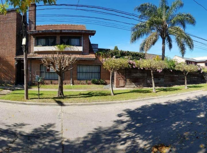 Casa · 200m² · 5 Ambientes · 1 Cochera