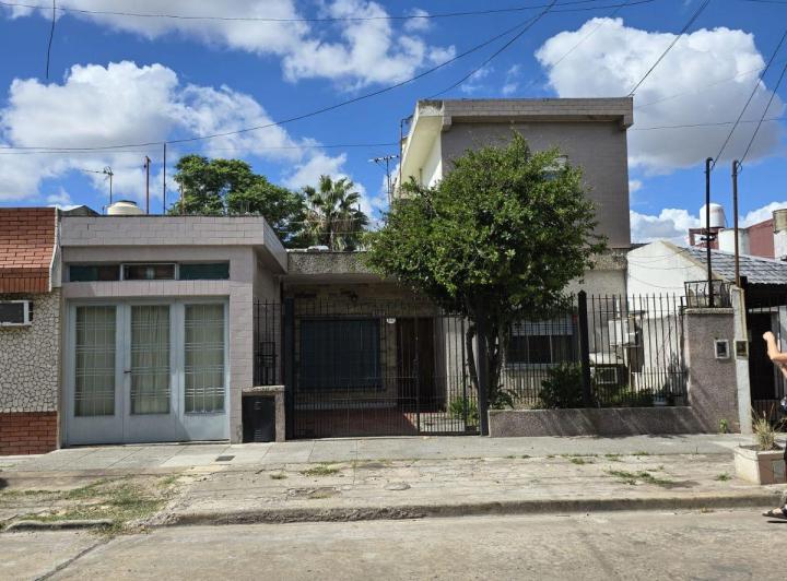 Casa · 71m² · 4 Ambientes · 1 Cochera