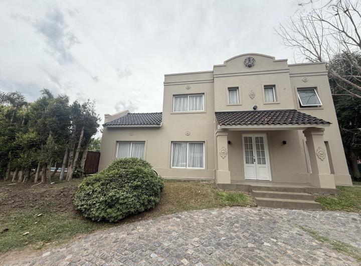 Casa · 280m² · 5 Ambientes