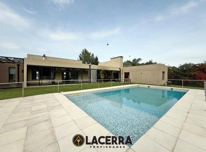 Casa · 279m² · 5 Ambientes · 2 Cocheras