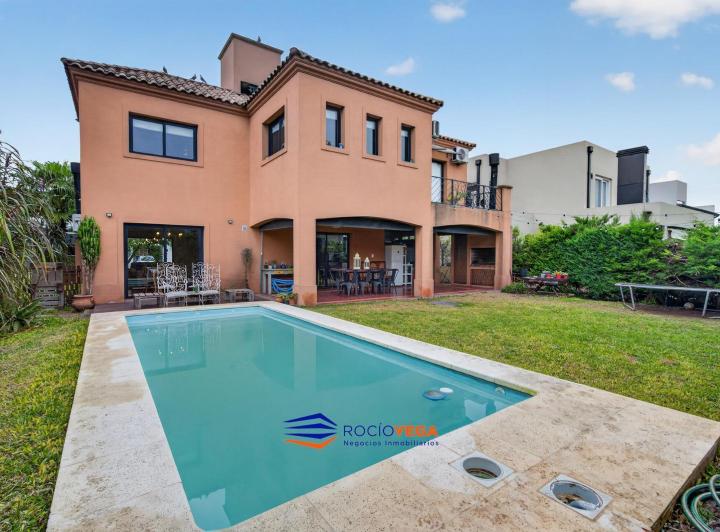Casa · 182m² · 5 Ambientes · 1 Cochera
