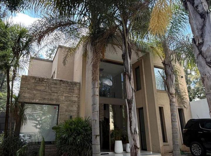 Casa · 230m² · 6 Ambientes