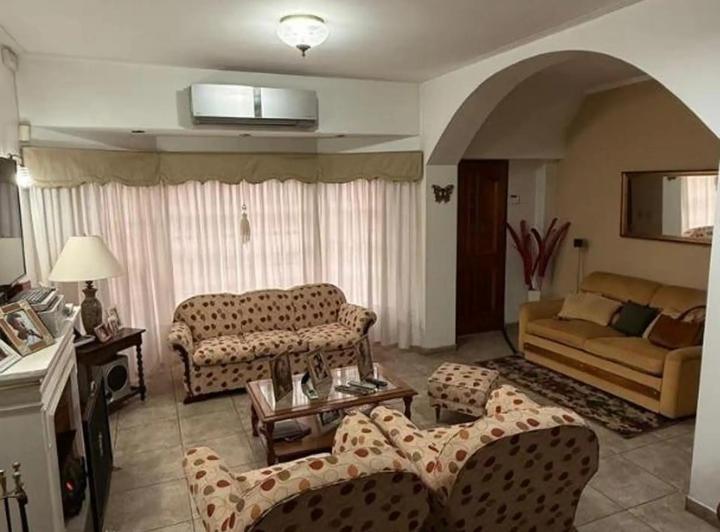 Casa · 250m² · 4 Ambientes · 4 Cocheras