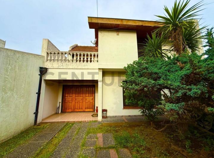 Casa · 166m² · 4 Ambientes · 2 Cocheras