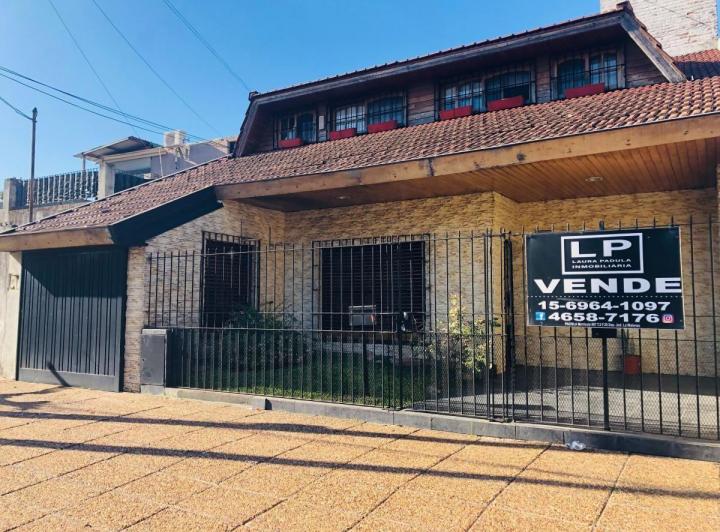 Casa · 230m² · 5 Ambientes · 1 Cochera