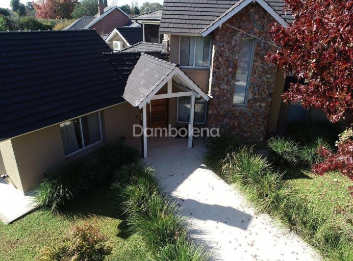 Casa · 600m² · 6 Ambientes · 2 Cocheras