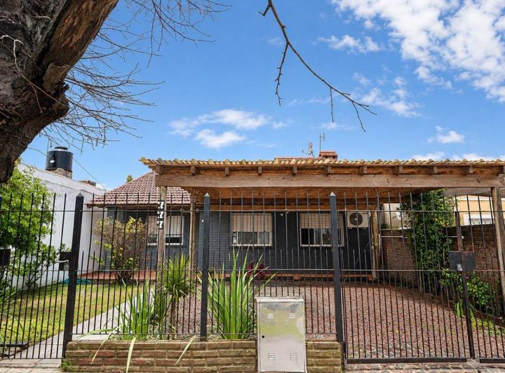 Casa · 106m² · 4 Ambientes · 2 Cocheras