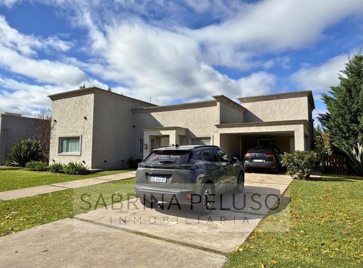 Casa · 144m² · 4 Ambientes · 1 Cochera