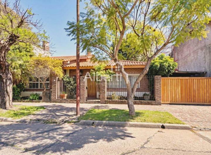 Casa · 185m² · 4 Ambientes · 1 Cochera