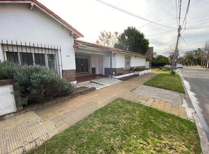 Casa · 300m² · 5 Ambientes · 2 Cocheras