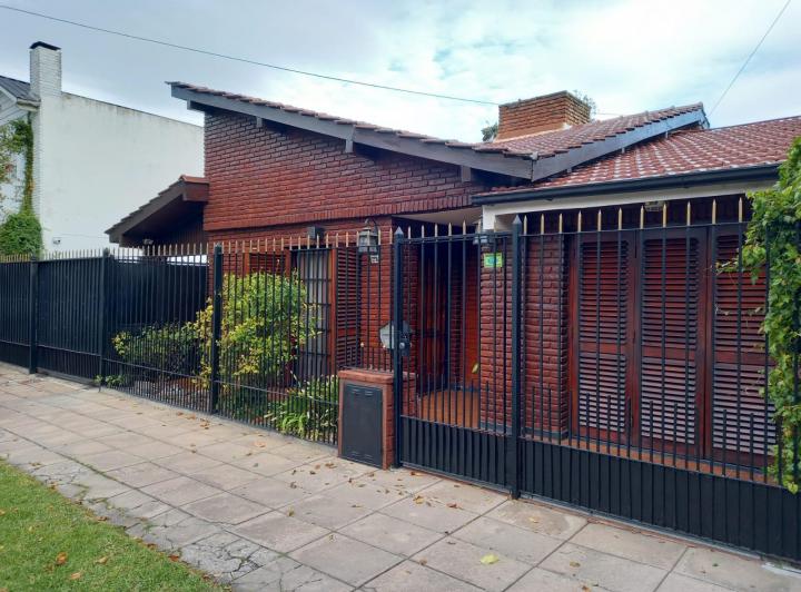 Casa · 136m² · 4 Ambientes · 2 Cocheras