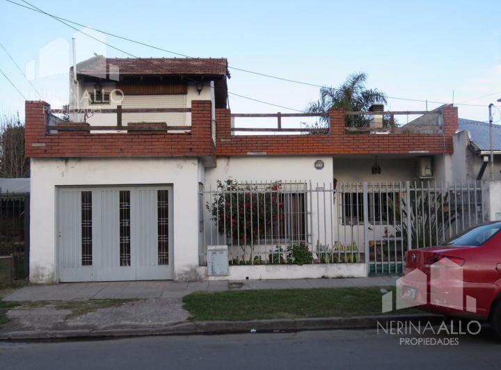 Casa · 166m² · 5 Ambientes · 2 Cocheras