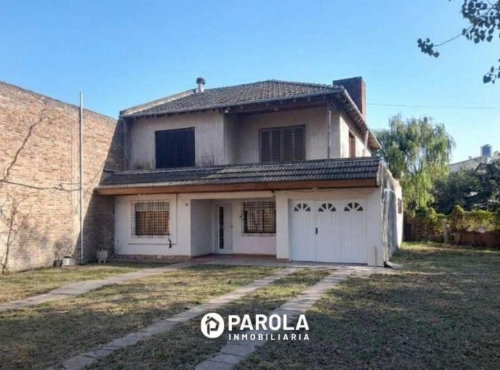 Casa · 170m² · 6 Ambientes · 2 Cocheras