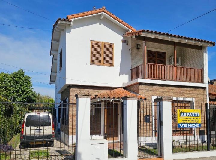 Casa · 200m² · 4 Ambientes · 3 Cocheras