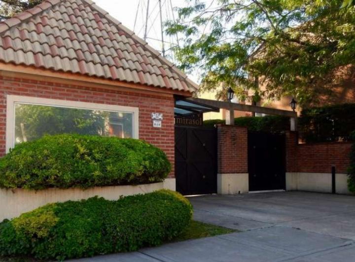 Casa · 130m² · 4 Ambientes · 2 Cocheras