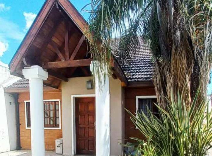 Casa · 240m² · 4 Ambientes · 1 Cochera
