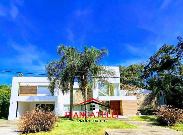 Casa · 1500m² · 8 Ambientes · 6 Cocheras