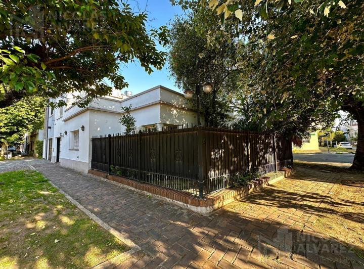 Casa · 150m² · 4 Ambientes · 2 Cocheras