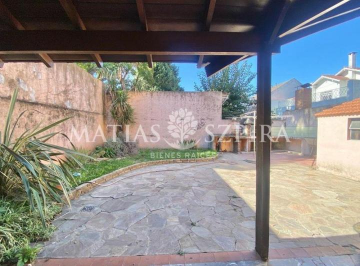 Casa · 77m² · 4 Ambientes · 1 Cochera